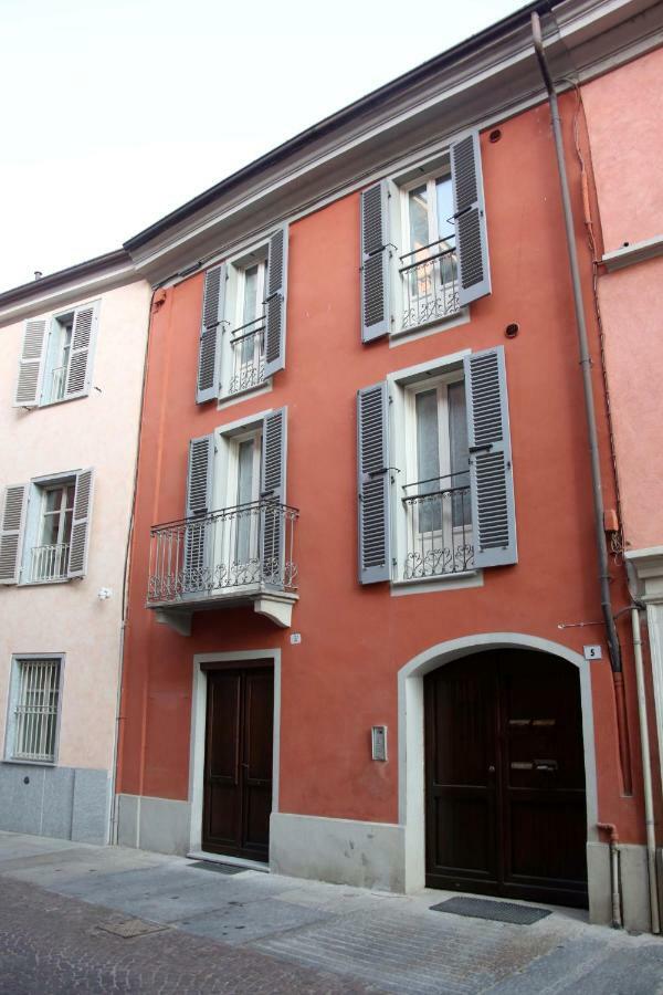 trifulhouse holiday apartments: entire building Alba  Extérieur photo