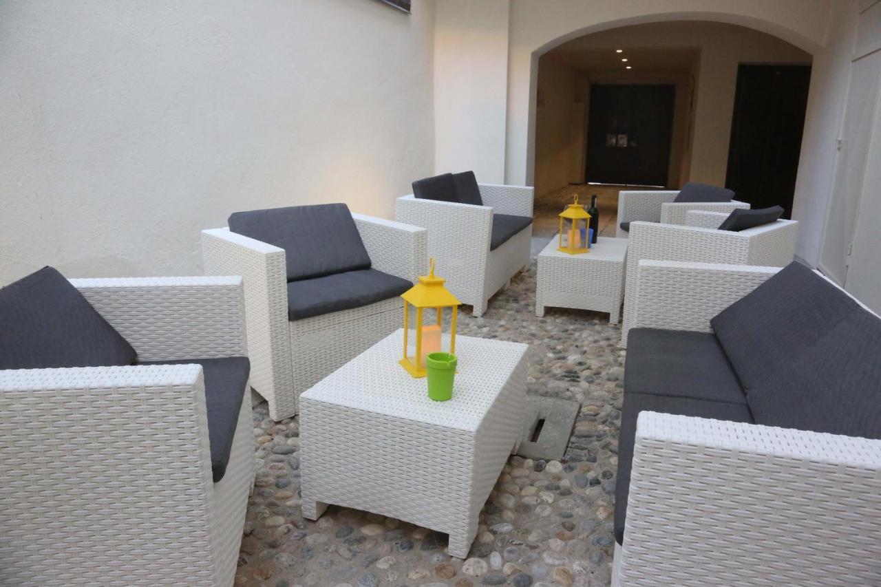 trifulhouse holiday apartments: entire building Alba  Extérieur photo